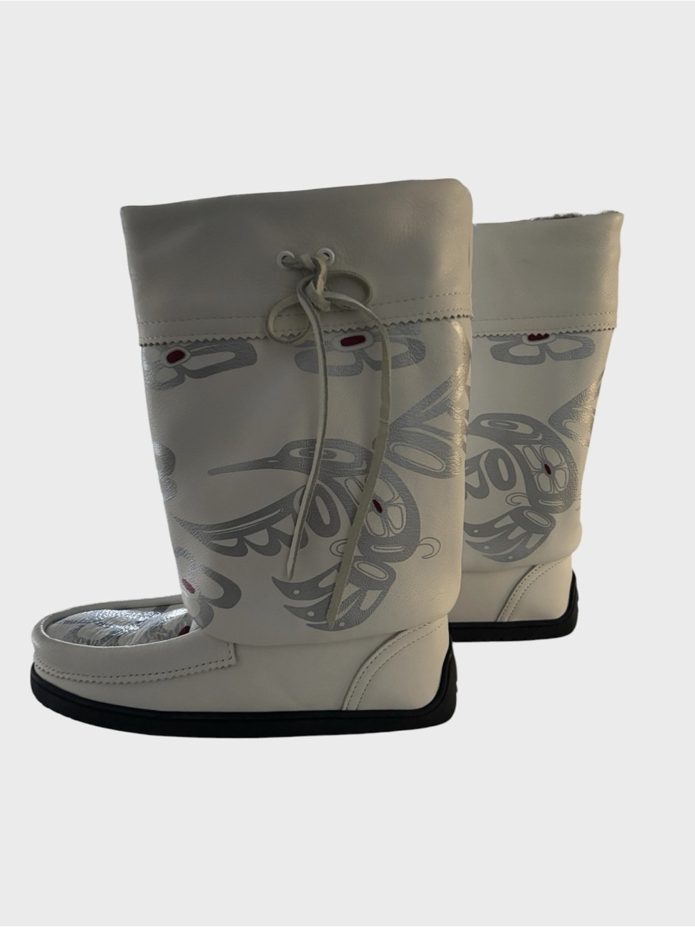 Cream Manitobah Mukluk Boots with Heminbird & Flower Silver Accent - Picture 3 of 4